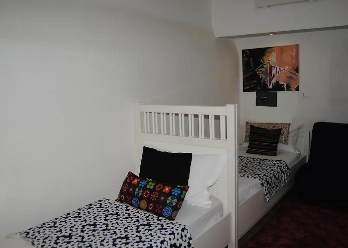 Hostel Euroroma Sas *