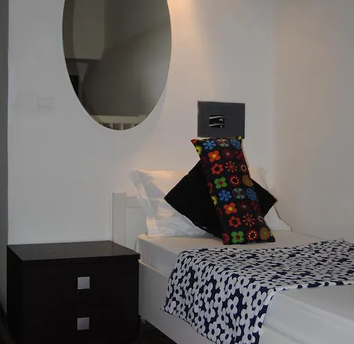 Hostel Euroroma Sas *