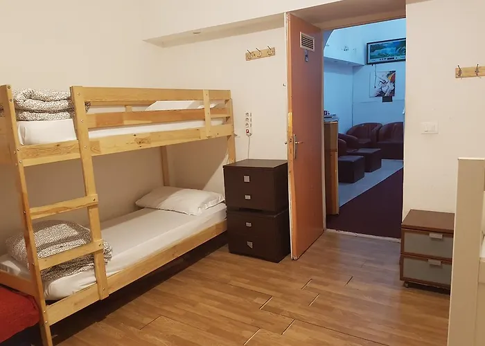 Hostel Euroroma Sas *
